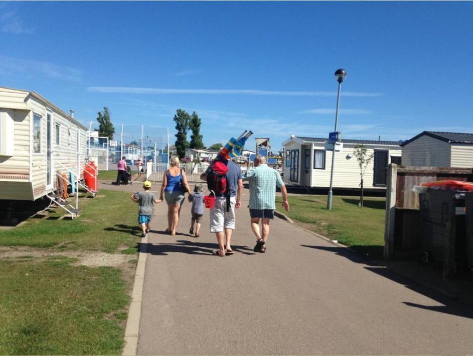 3 Bed ,Sleeps 8 Caravan California Cliffs Holiday Park Scratby Екстер'єр фото